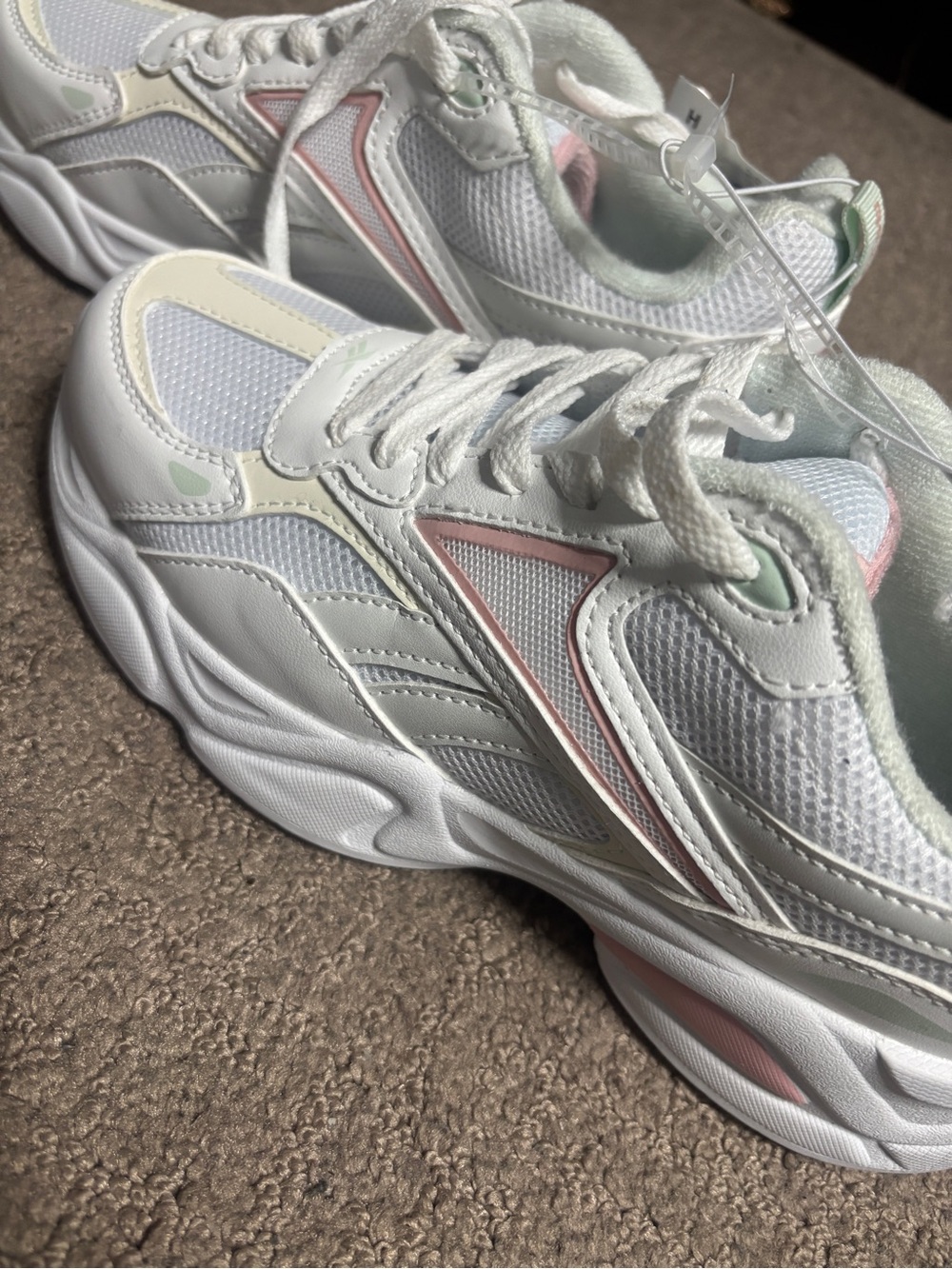 🔥🔥White Athletic Sneakers with Pastel Pink & Mint Accents